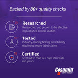 Persona sosteniendo la botella de Cosamin DS de Nutramax para uso cotidiano.