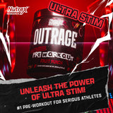 Nutrex Outrage Fruit Punch, vertido en shaker para enfoque sostenido durante la sesión.