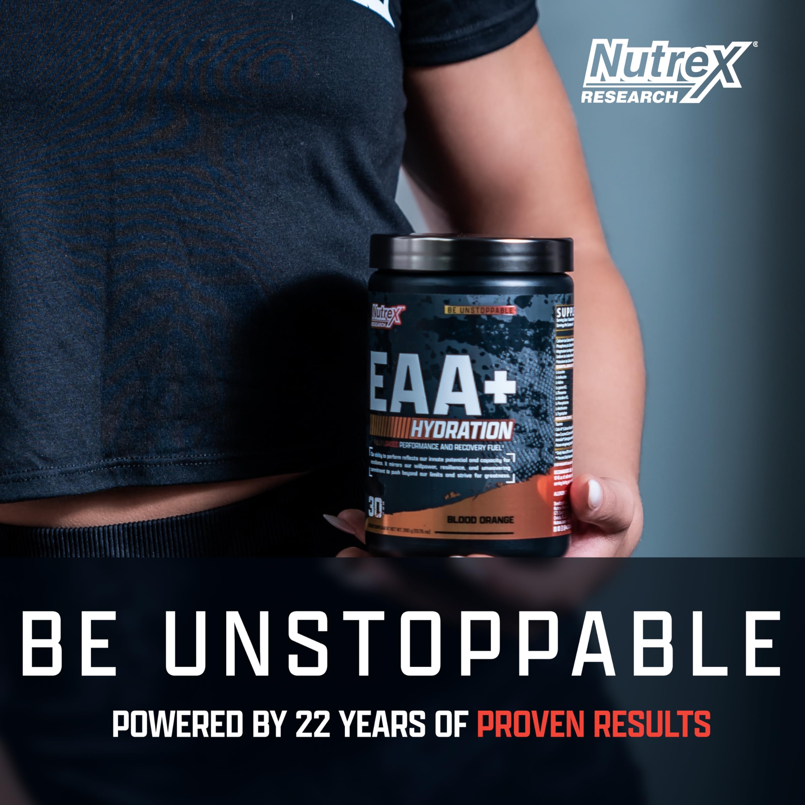 Nutrex EAA Hydration, shaker en acción, fácil de beber durante el entrenamiento.