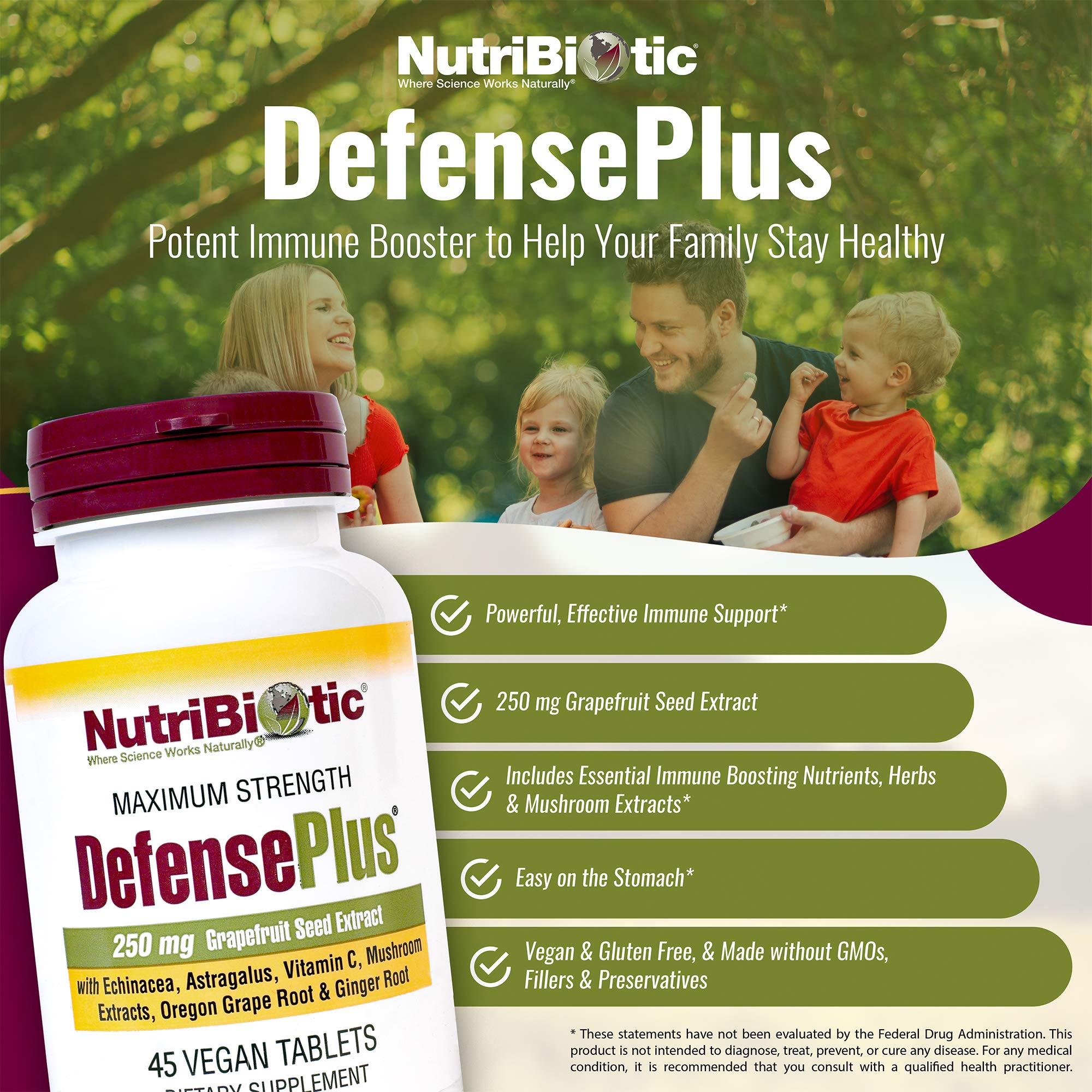NutriBiotic DefensePlus tableta en mano para referencia de tamaño.