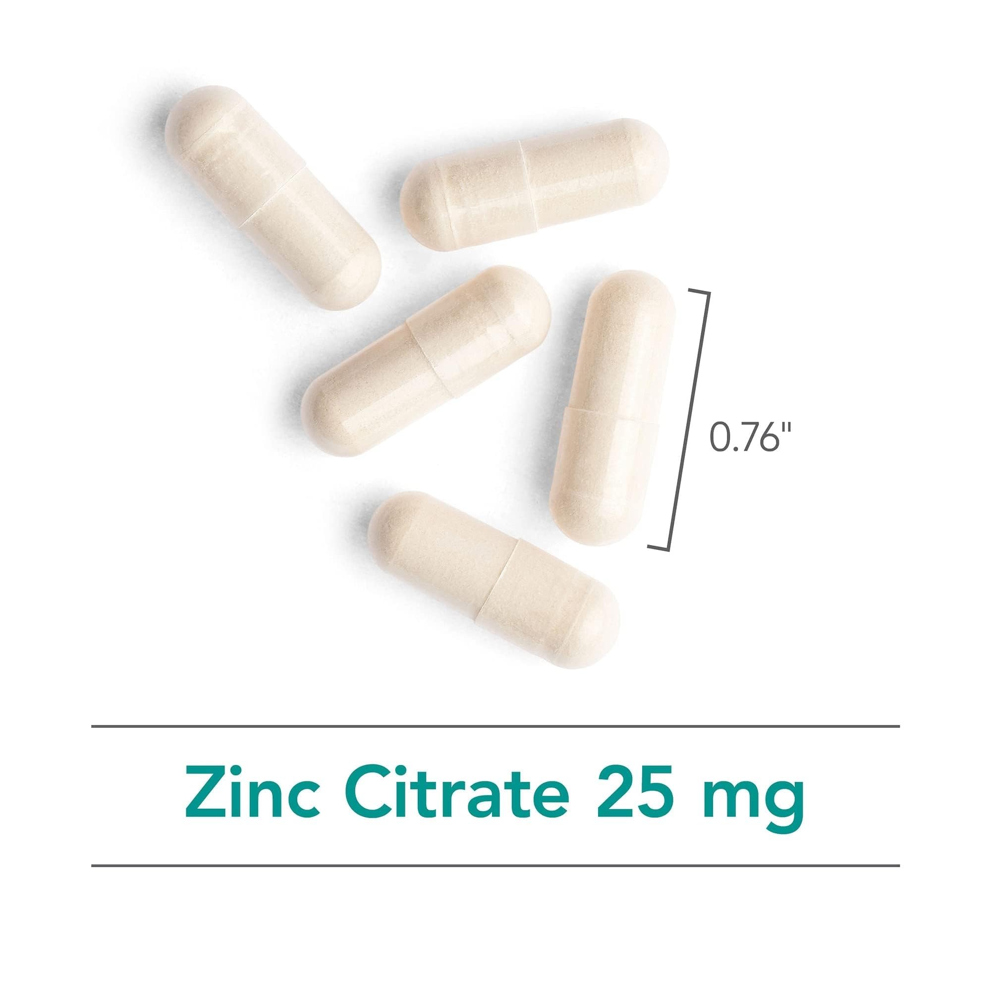 Nutricology Zinc Citrato cápsulas saliendo del bote, listas para uso diario.