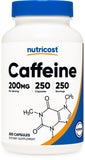 Nutricost cafeína: cápsulas frente al envase, energía rápida para comenzar el día