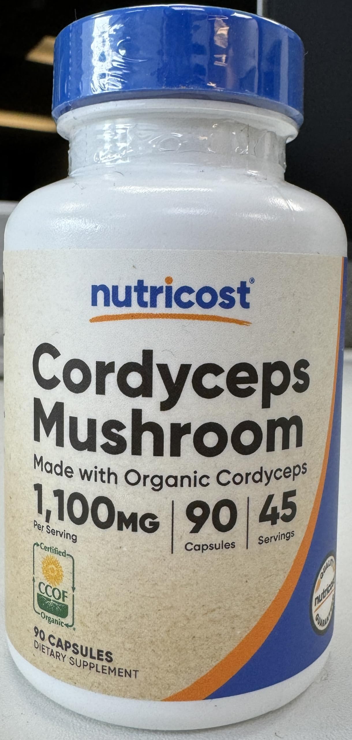 Detalle de cápsulas Nutricost Cordyceps para uso diario