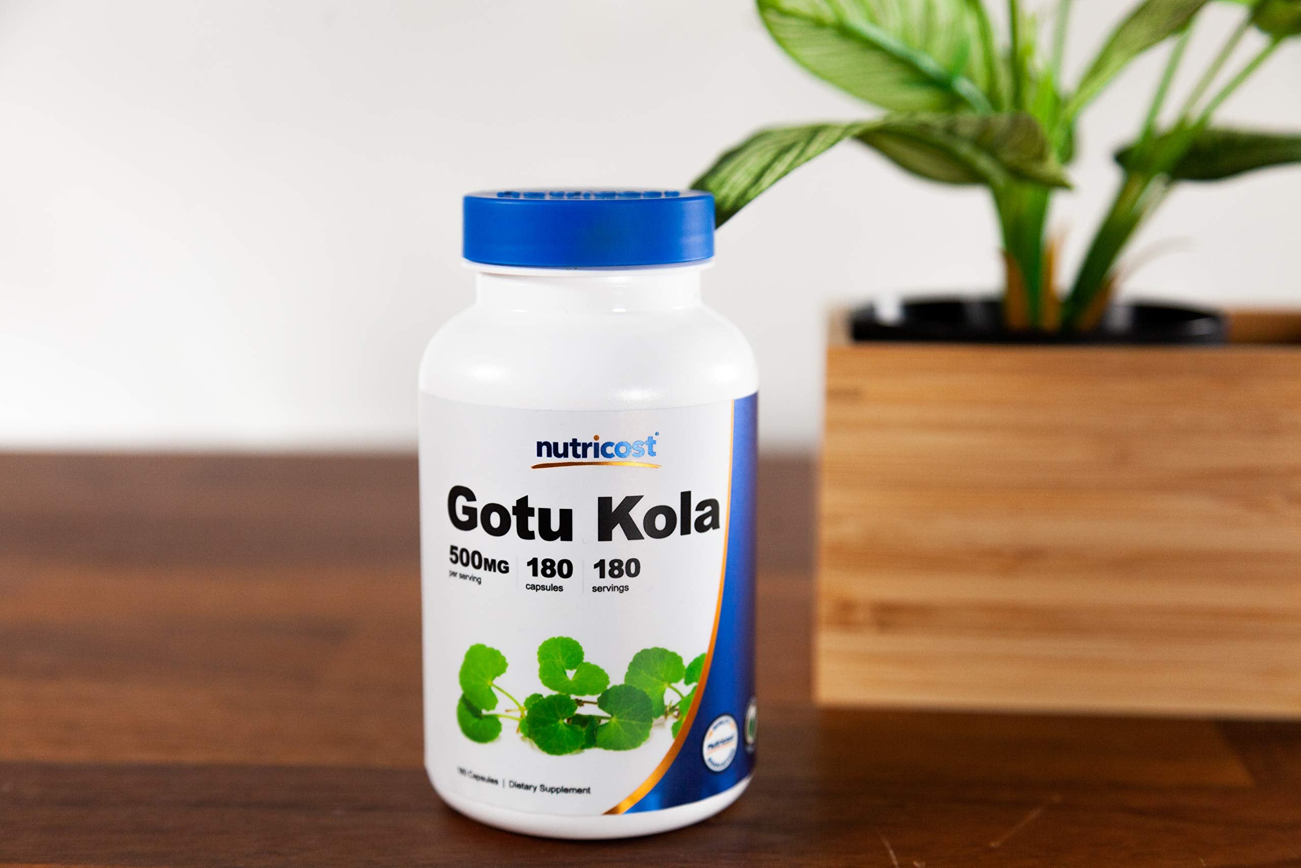 Frente del envase Nutricost Gotu Kola, etiqueta clara
