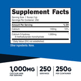 Cucharilla medidora incluida de Nutricost HMB Powder para dosis convenientes