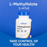 Nutricost L-Metilfolato 15 mg: cápsulas en mano para rutina diaria