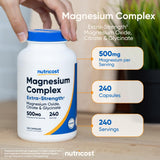 Nutricost Magnesium Complex 500mg: embalaje y logos de certificación para confianza.