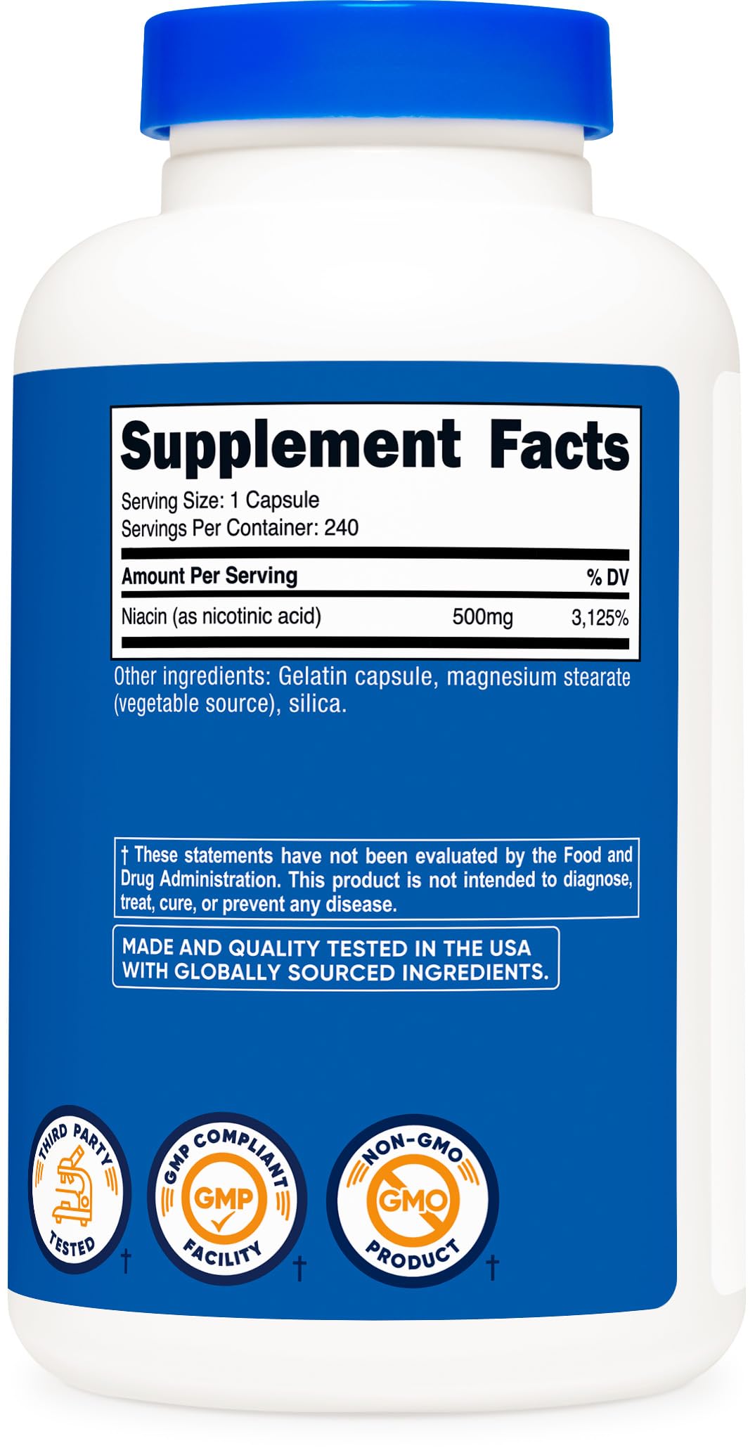 Cápsulas Nutricost Niacina 500 mg en mano, muestra tamaño de porción diaria