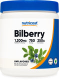 Nutricost Polvo de Arándano en botella, ideal para batidos saludables.