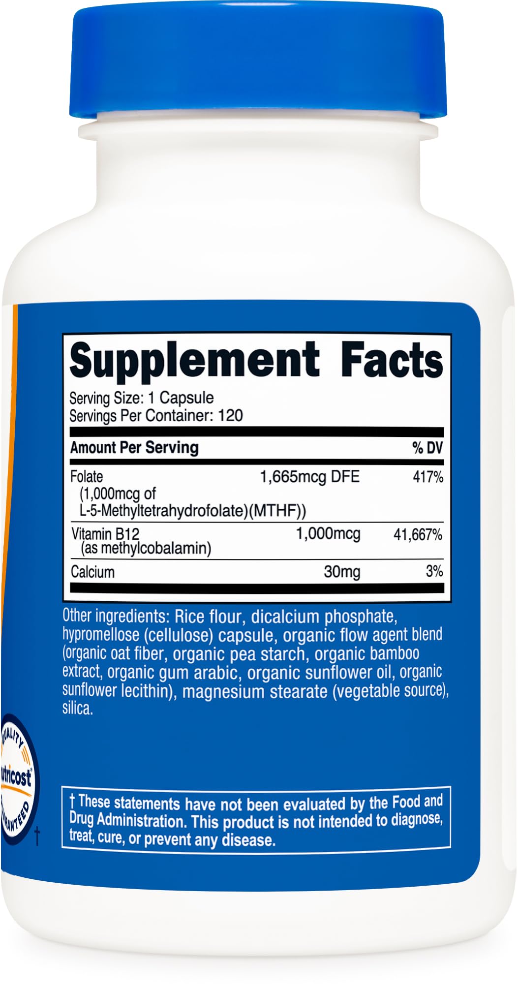 Primer plano de cápsula Nutricost, textura suave y encapsulado seguro