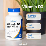 Detalle de cápsula suave Nutricost D3 5000 UI.