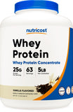 Nutricost Proteína de Suero Vanilla, bote para batidos diarios de alta calidad.