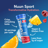 Nuun Sport tableta disolviéndose en agua para bebida rápida de electrolitos.