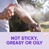 OFF! Clean Feel Spritz protege contra mosquitos en paseos al aire libre.