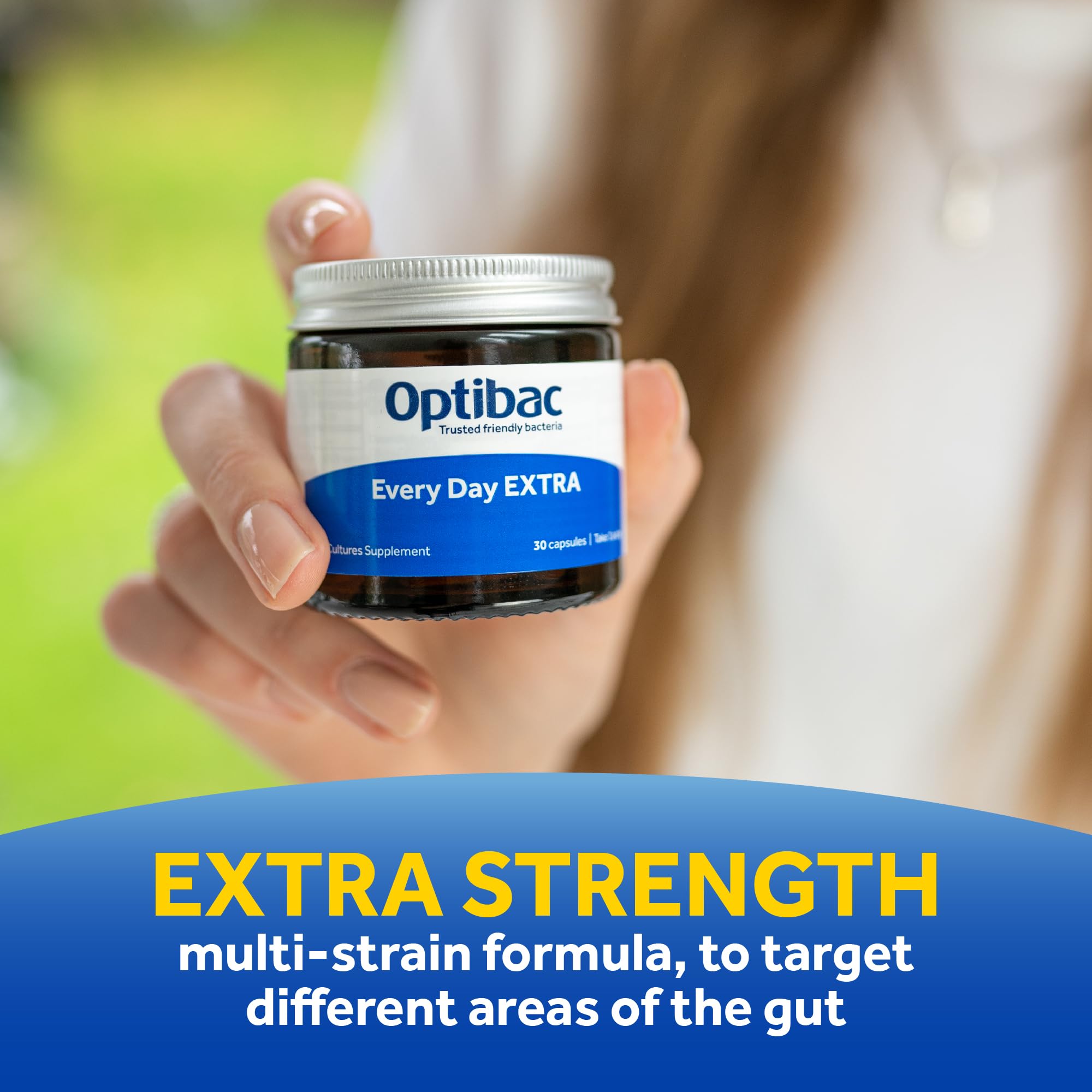 OptiBac botella en estante, opción probiótica para la salud intestinal.