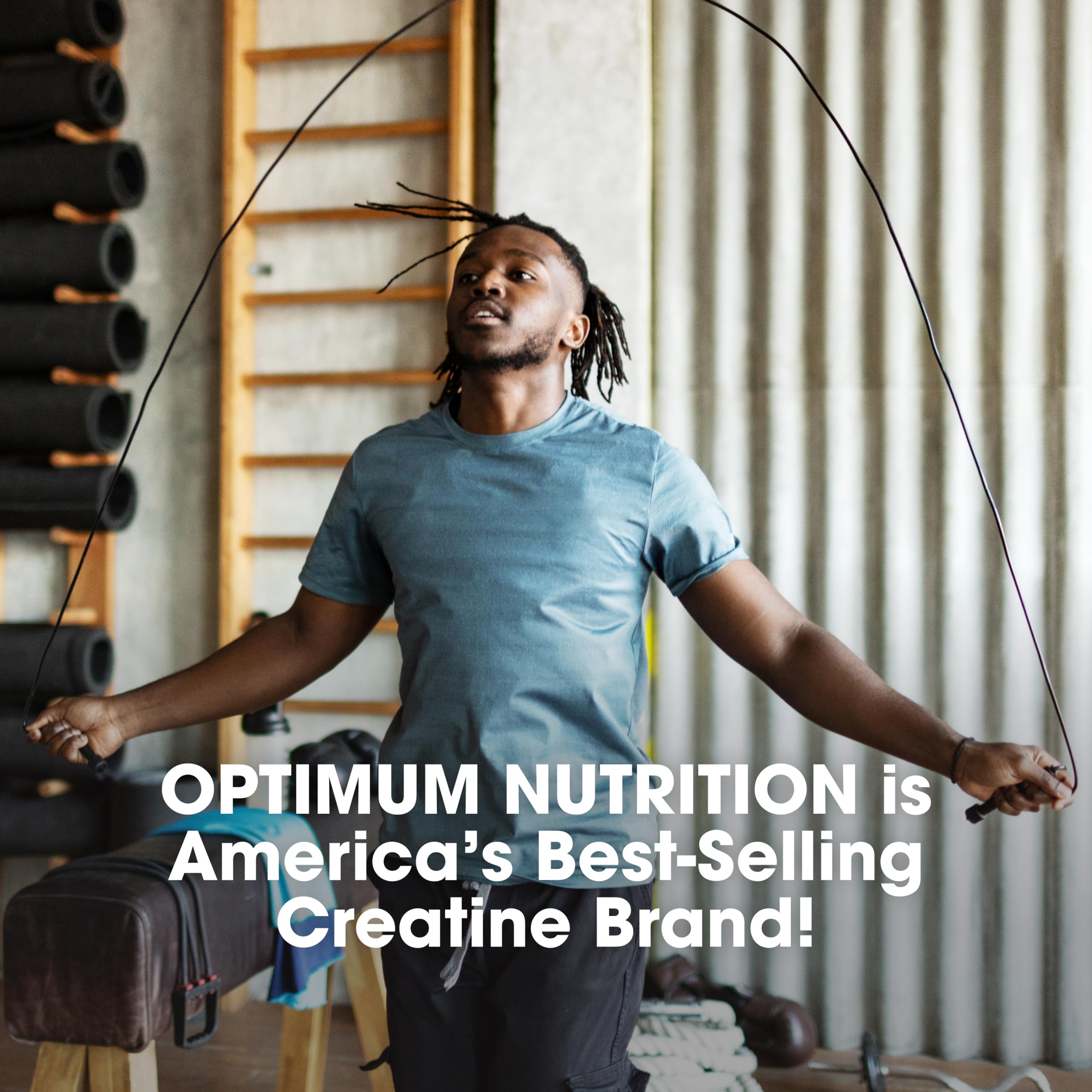 Vaso con bebida de creatina Optimum Nutrition micronizada para recuperación tras entreno.