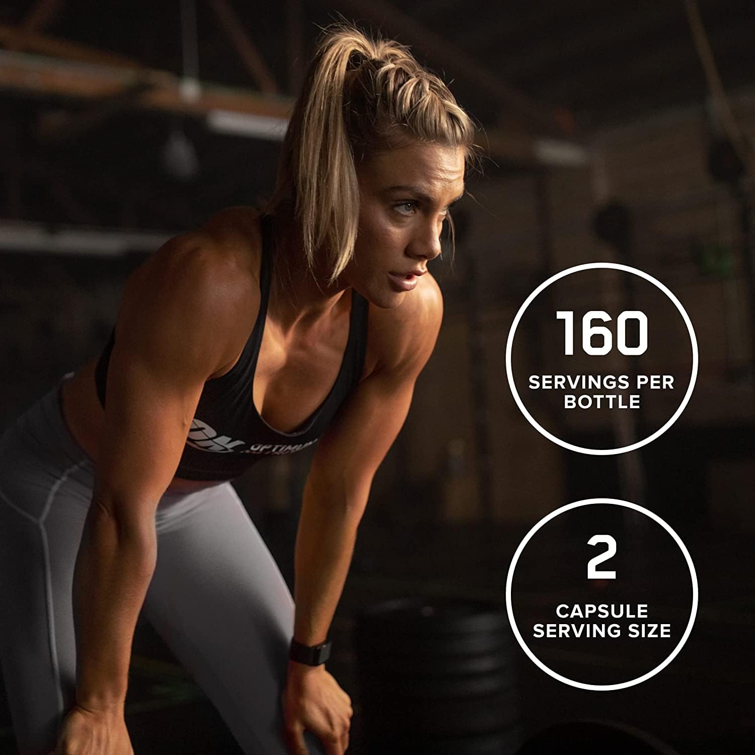 Manos sosteniendo tabletas Optimum Nutrition Superior Amino 2222 para uso práctico