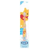 Oral-B Pooh cepillo bebé con cerdas suaves para encías delicadas.