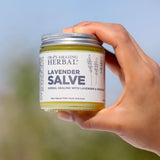 Cuidado de manos con Ora's Amazing Herbal Salve de lavanda para piel seca.