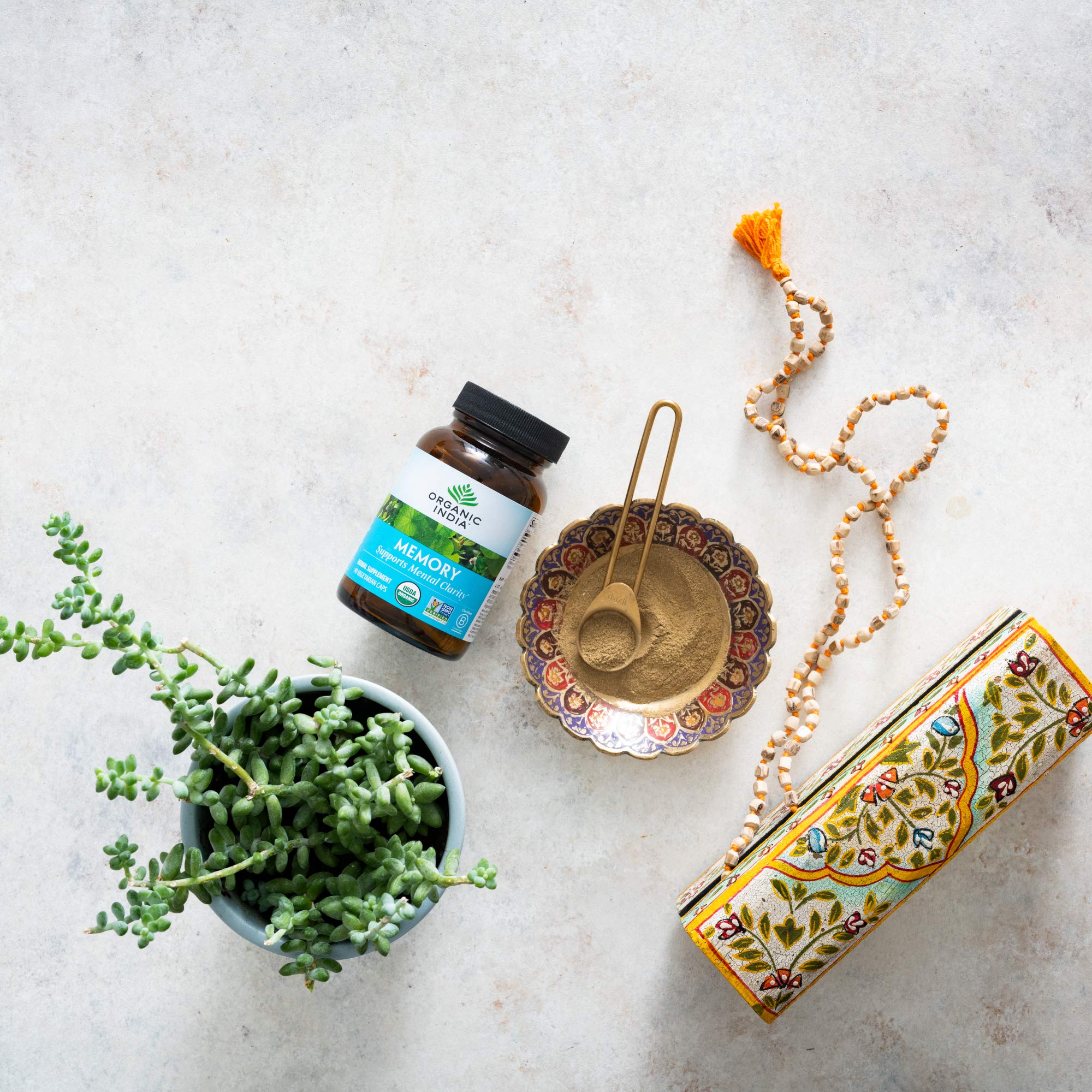 Ingredientes de ORGANIC INDIA: bacopa y gotu kola para memoria y aprendizaje