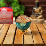 Orgonite Crystal entorno sereno en habitación, promueve concentración suave.