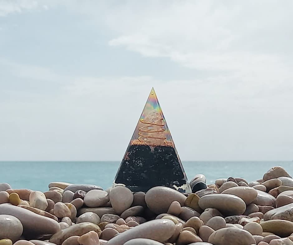 Orgonite Crystal pirámide en ambiente, energía positiva para hogar u oficina