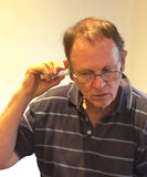 Oto-Tip ayuda a la limpieza de audífonos y auriculares.