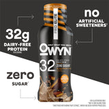 OWYN Pro Elite vertido en vaso para degustación rápida y conveniente.
