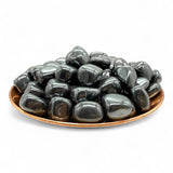 Pachamama Essentials hematita piedra pulida oval, ayuda a mantenerse firme ante distracciones.