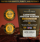 Cuchara con polvo de Paleo Pro Carnivore Complete para batidos nutritivos.