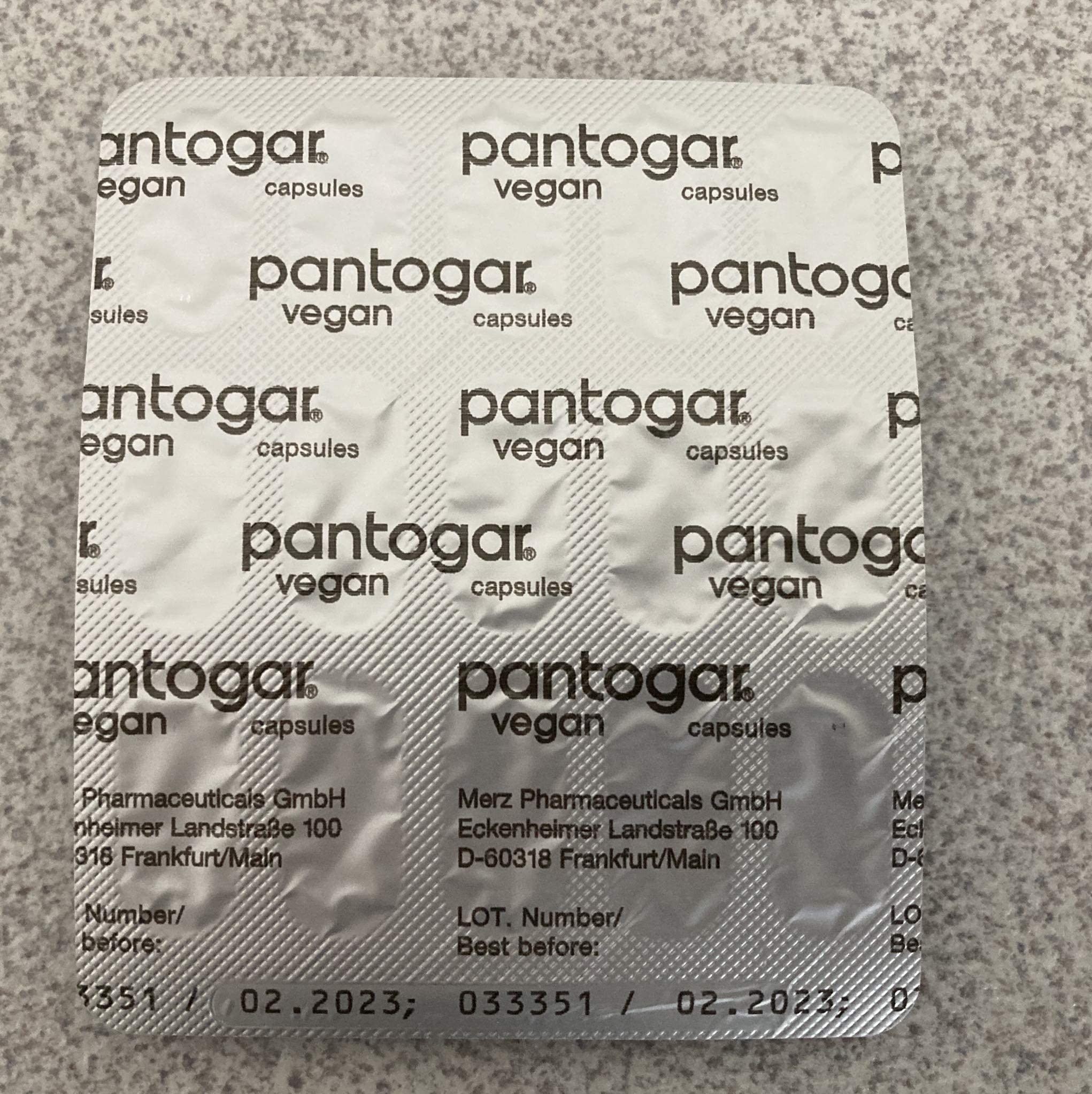 Pantogar: diseño de caja que resalta el origen alemán y la pureza.
