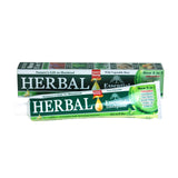 Pasta dental ESSENTIAL Palace Herbal, enfoque visual en la pasta, higiene bucal suave.