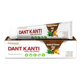 Patanjali Dant Kanti, detalle del tubo, resaltando el diseño herbal para una experiencia fresca.
