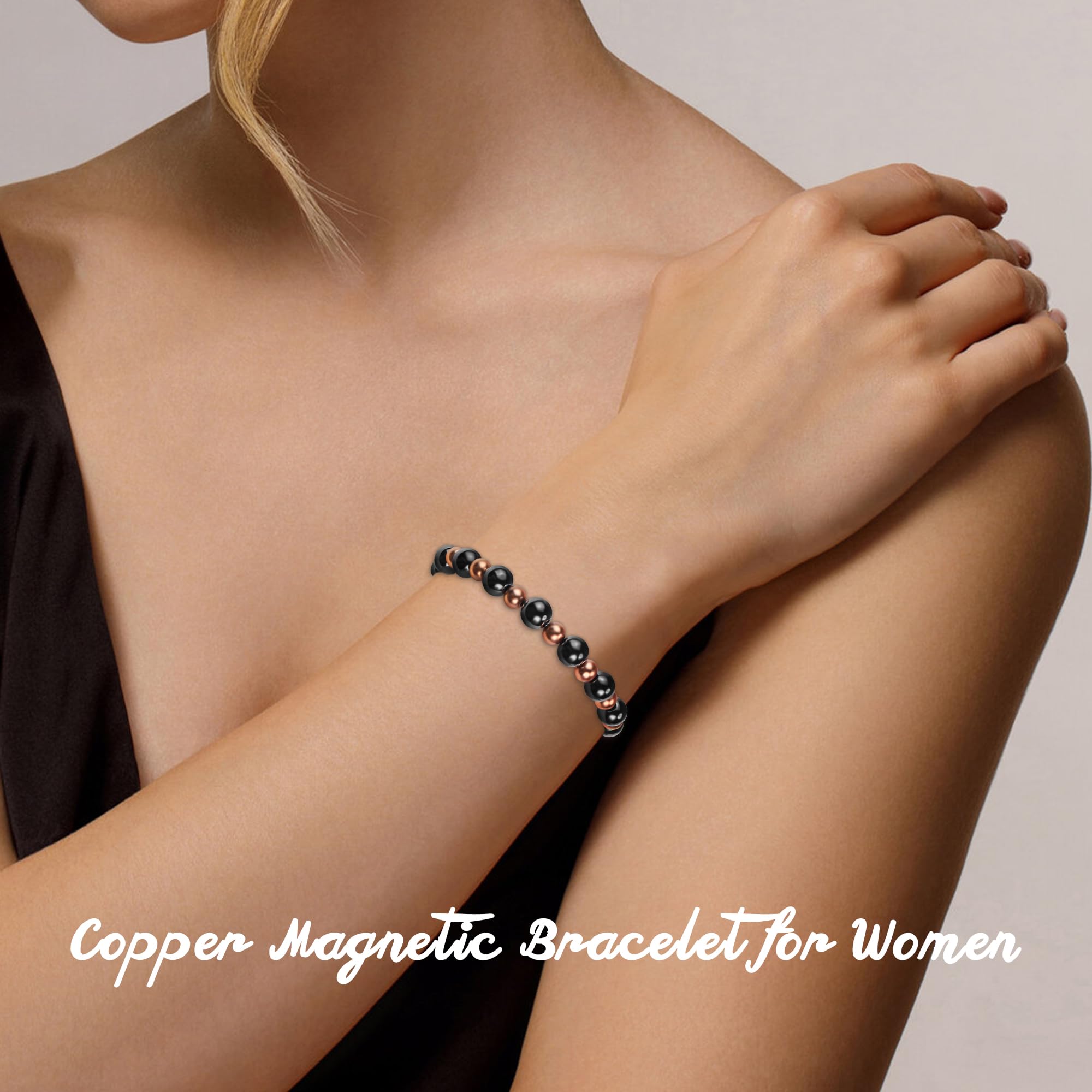 Cuentas de hematita en pulsera de cobre, acabado sobrio y sofisticado.
