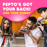 Pepto Bismol: mano sosteniendo cápsulas líquidas para uso cómodo