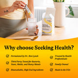 Persona preparando bebida post-entrenamiento con Seeking Health Electrolyte Sticks.