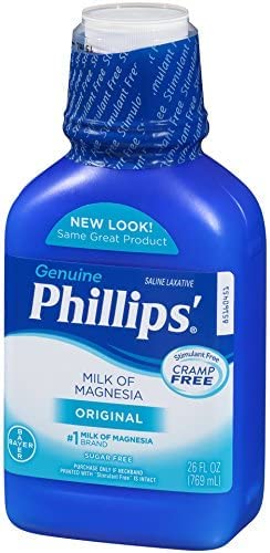 Dos botellas de 26 oz de Phillips' leche de magnesia en empaque práctico.