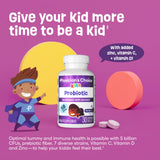 Niño tomando Physician's CHOICE Kids Probiotics durante la rutina diaria