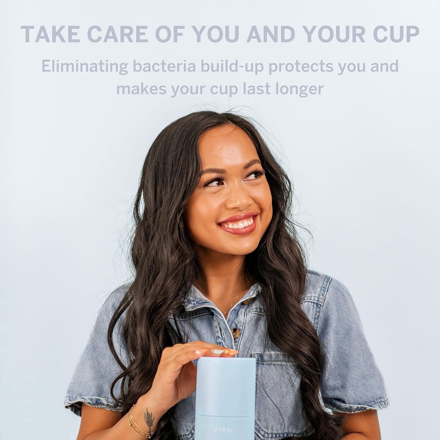 Pixie Cup uso en dormitorio, solución discreta para la higiene.
