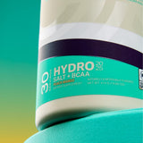 Podium Nutrition Hydro+Salt, vaso con agua, hidratación durante el entrenamiento
