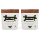 Possible proteína en polvo chocolate cacao: cucharada sobre vaso para mezcla rápida y sabor intenso.