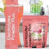 PowderVitamin Electrolytes Plus disolviendo en agua para refrescarte rápidamente.