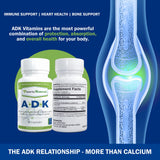 Power By Naturals ADK cápsulas vista de cerca, fórmula potente para salud ósea.