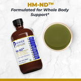 Premier Research Labs vertido en vaso de cilantro, perejil y chlorella, dosis diaria fácil