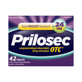 Píldoras Prilosec OTC en mano muestran dosis para el día a día.