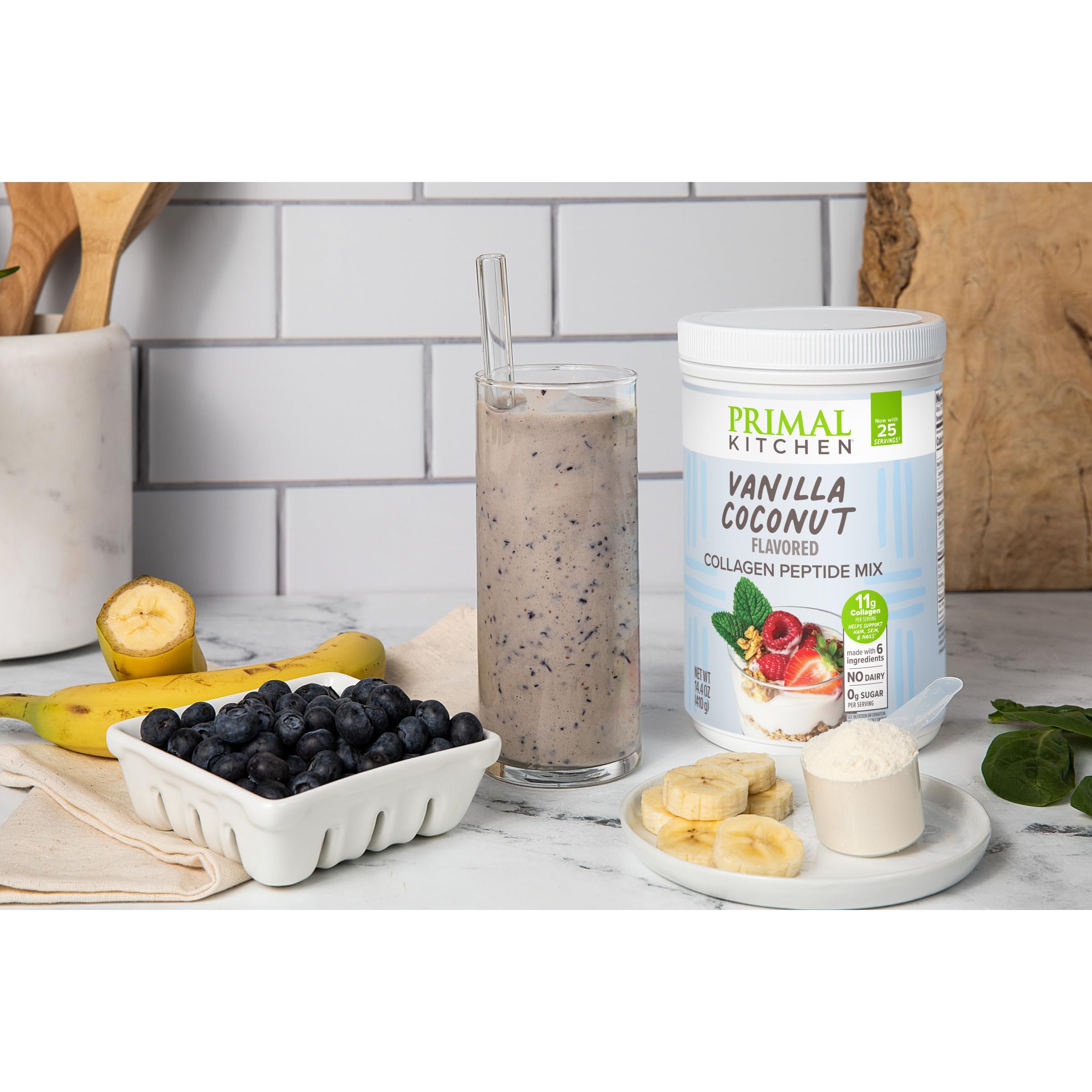 Primal Kitchen Vanilla Coconut Collagen bebida caliente o fría para cualquier momento.