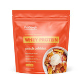 ProDough Gourmet Whey Isolate Peach Cobbler en envase, 25 g de proteína por porción.