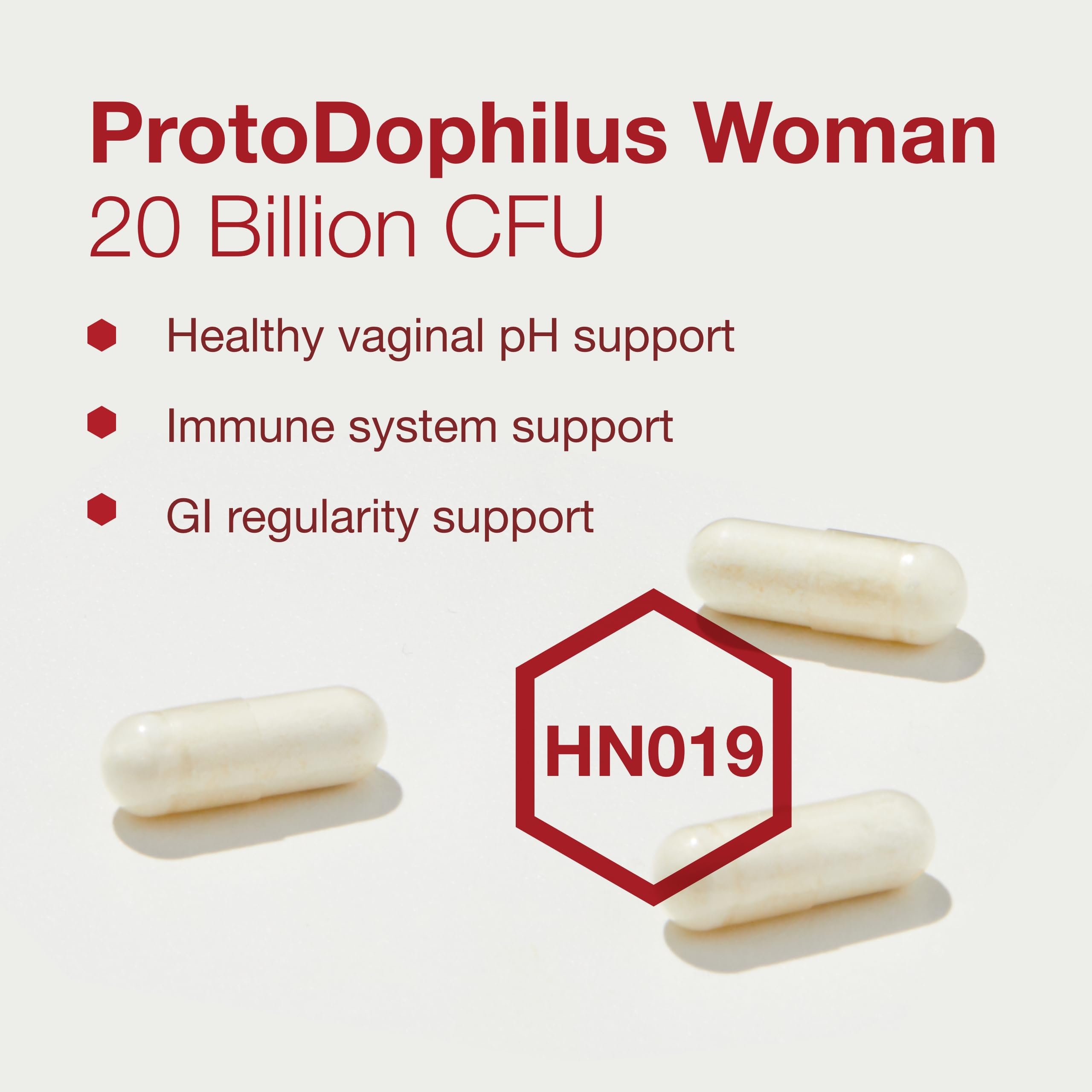 Manos sujetando el frasco de ProtoDophilus Woman para uso cotidiano.