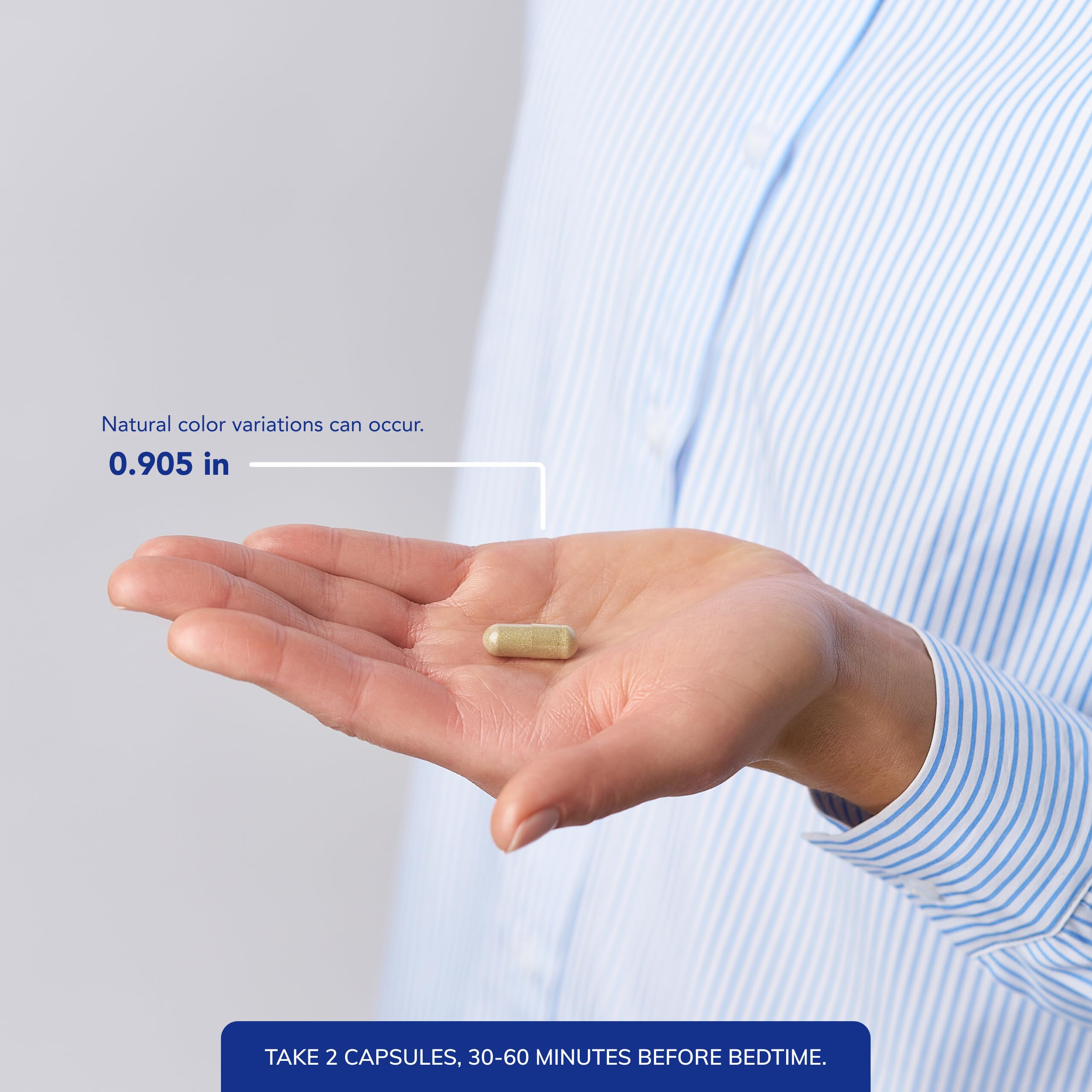 Pure Encapsulations Best-Rest Formula, cápsulas en mano, opción nocturna para relajación suave.