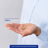 Pure Encapsulations Best-Rest Formula, cápsulas en mano, opción nocturna para relajación suave.